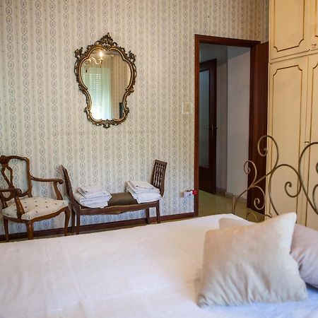 アチレアーレ Un Tuffo Nella Baia Di Capomulini Bed & Breakfast エクステリア 写真