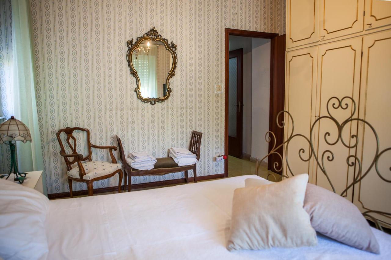 アチレアーレ Un Tuffo Nella Baia Di Capomulini Bed & Breakfast エクステリア 写真
