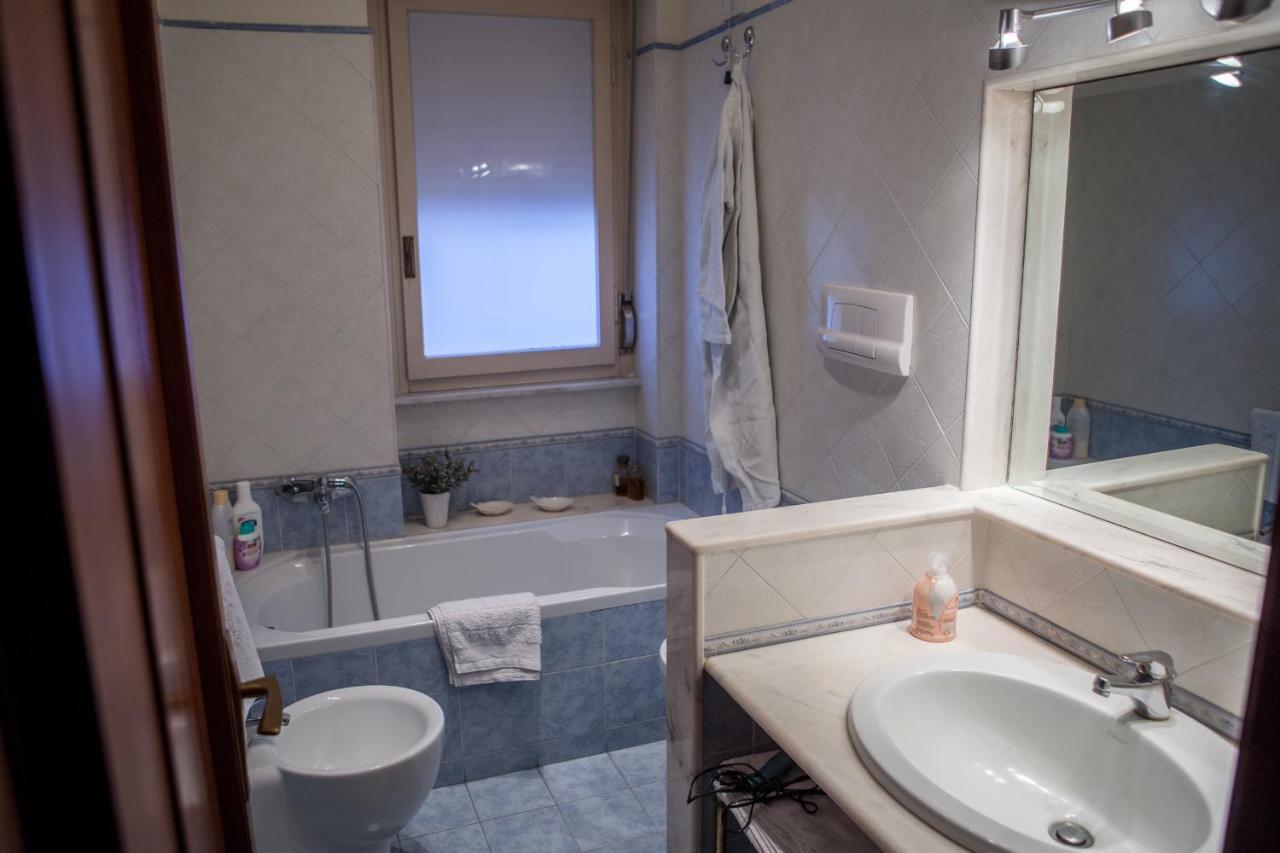 アチレアーレ Un Tuffo Nella Baia Di Capomulini Bed & Breakfast エクステリア 写真