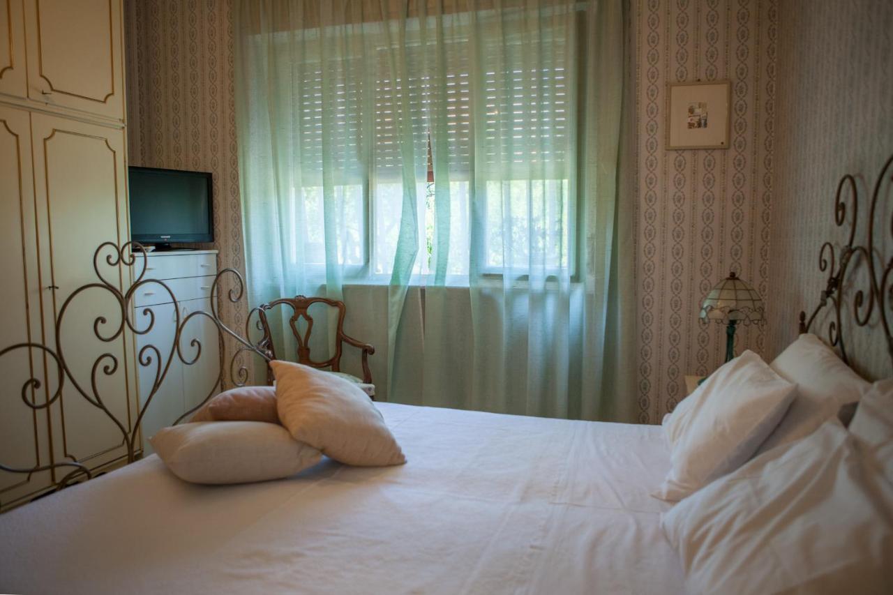 アチレアーレ Un Tuffo Nella Baia Di Capomulini Bed & Breakfast エクステリア 写真