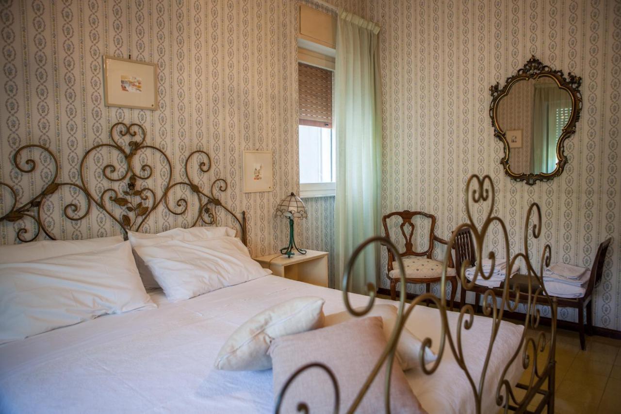 アチレアーレ Un Tuffo Nella Baia Di Capomulini Bed & Breakfast エクステリア 写真