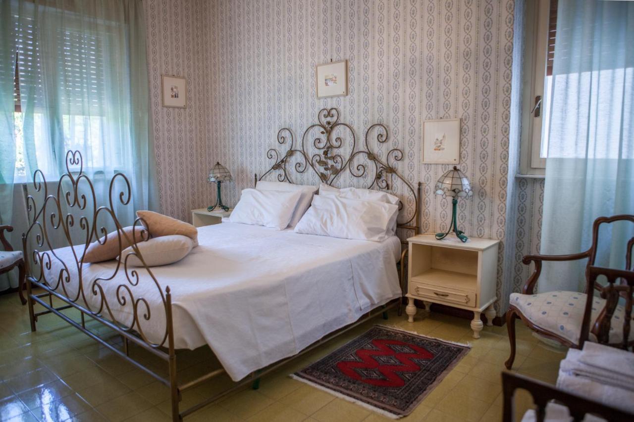 アチレアーレ Un Tuffo Nella Baia Di Capomulini Bed & Breakfast エクステリア 写真