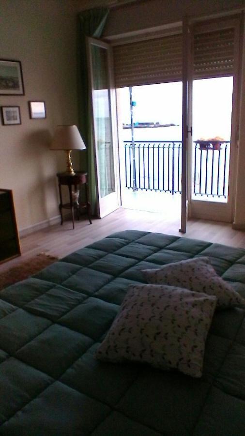 アチレアーレ Un Tuffo Nella Baia Di Capomulini Bed & Breakfast エクステリア 写真