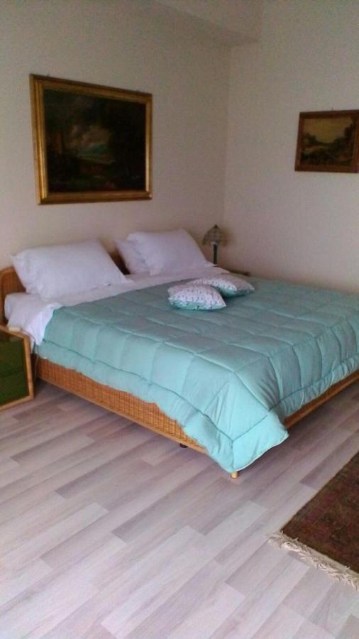 アチレアーレ Un Tuffo Nella Baia Di Capomulini Bed & Breakfast エクステリア 写真